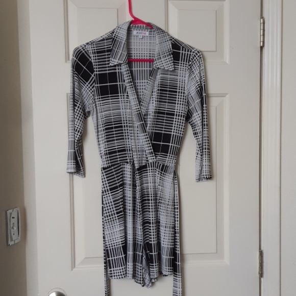 Windowpane wrap romper - Picture 2 of 2